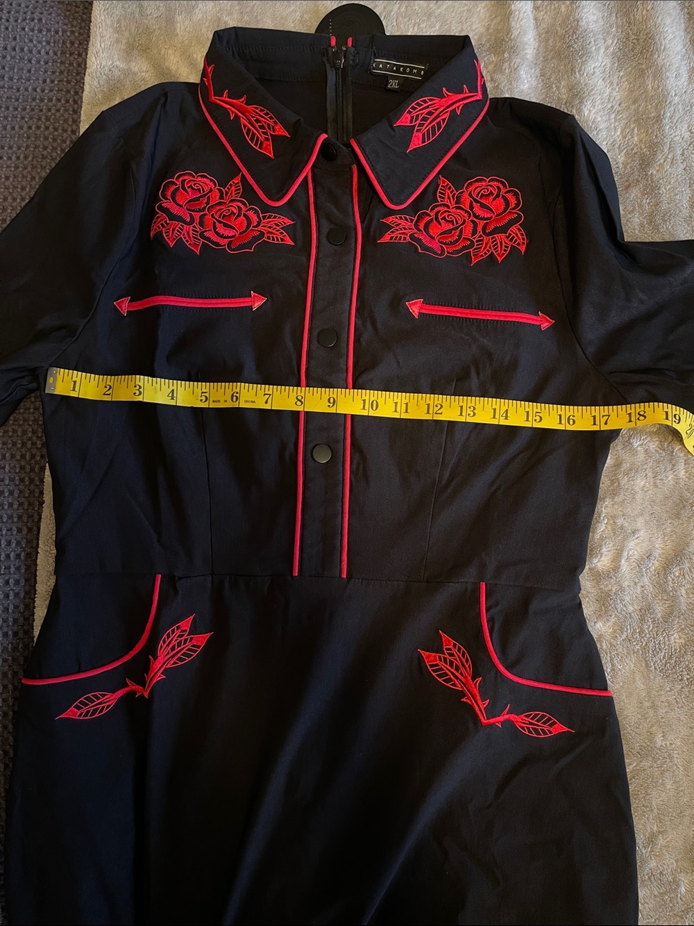 Black Fitted Dress with Red Rose Embroidery - Picture 5 of 5